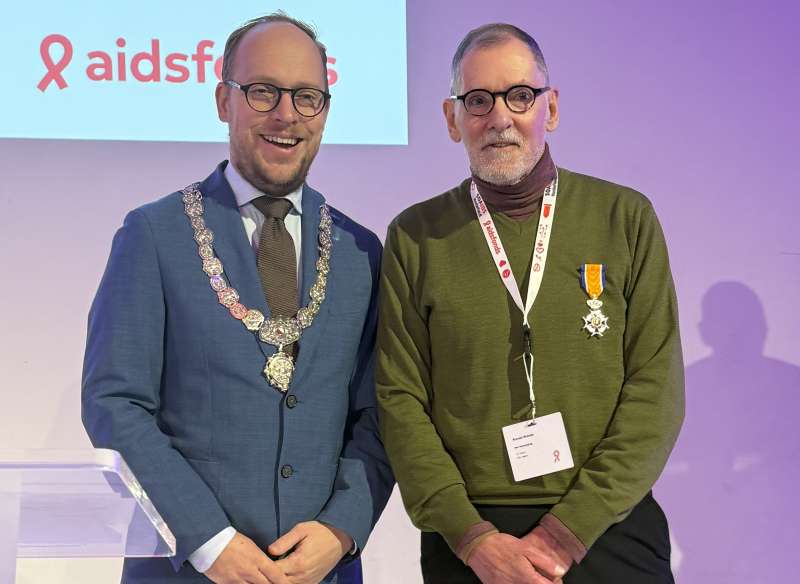 Ronald Brands van de Hiv Vereniging en loco burgemeester Utrecht Eelco Eerenberg